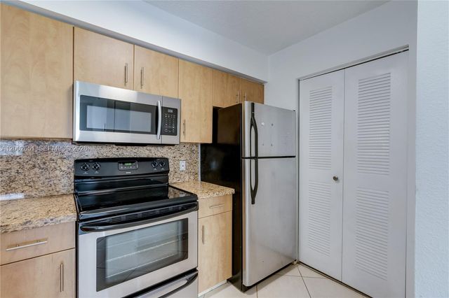 4350 NW 107th Ave 204, Doral, FL 33178
