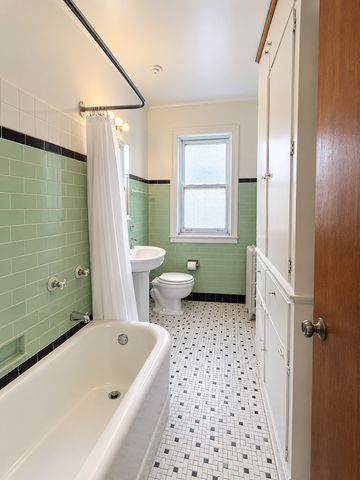 1218 W Jarvis Avenue 2N, Chicago, IL 60626