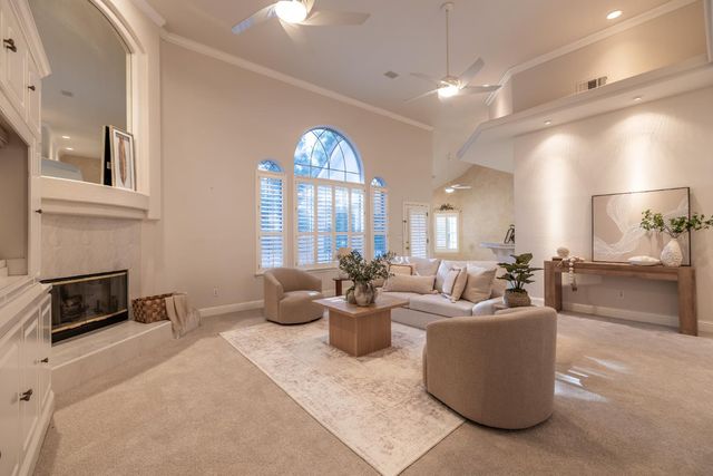 10235 N Rowell Avenue, Fresno, CA 93730