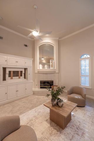 10235 N Rowell Avenue, Fresno, CA 93730