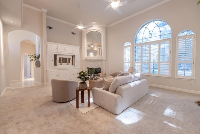 10235 N Rowell Avenue, Fresno, CA 93730