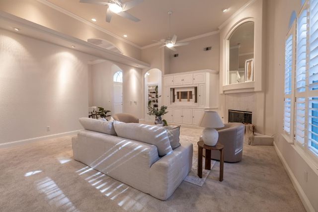 10235 N Rowell Avenue, Fresno, CA 93730