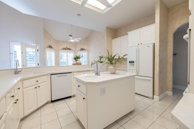 10235 N Rowell Avenue, Fresno, CA 93730