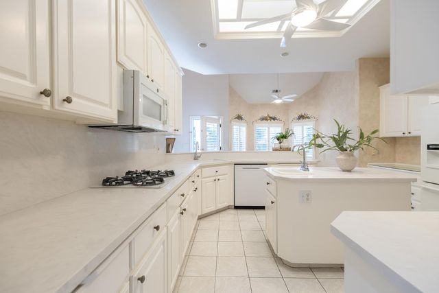 10235 N Rowell Avenue, Fresno, CA 93730