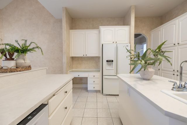 10235 N Rowell Avenue, Fresno, CA 93730