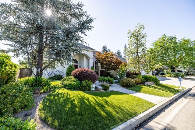 10235 N Rowell Avenue, Fresno, CA 93730