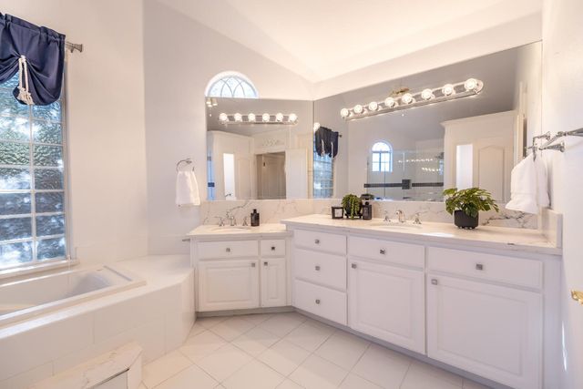 10235 N Rowell Avenue, Fresno, CA 93730