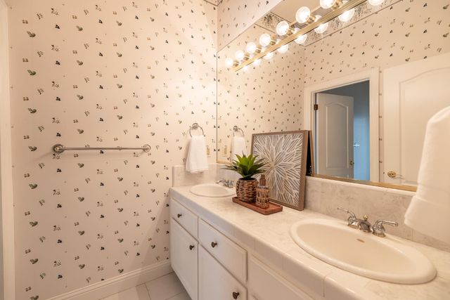 10235 N Rowell Avenue, Fresno, CA 93730