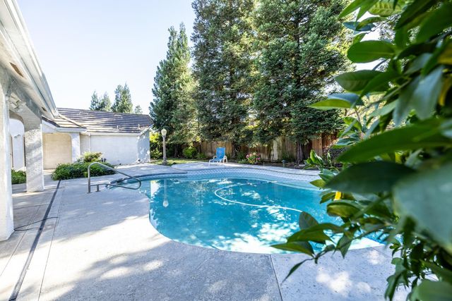 10235 N Rowell Avenue, Fresno, CA 93730