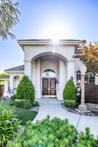 10235 N Rowell Avenue, Fresno, CA 93730