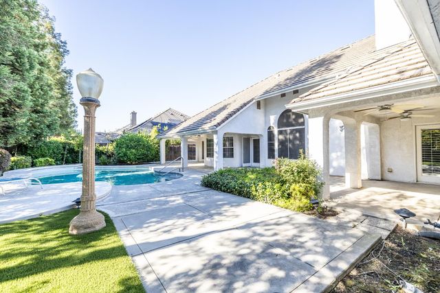 10235 N Rowell Avenue, Fresno, CA 93730
