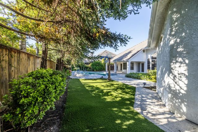 10235 N Rowell Avenue, Fresno, CA 93730