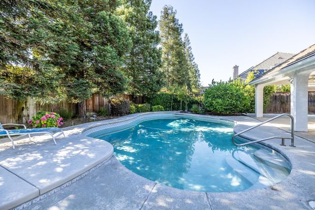 10235 N Rowell Avenue, Fresno, CA 93730
