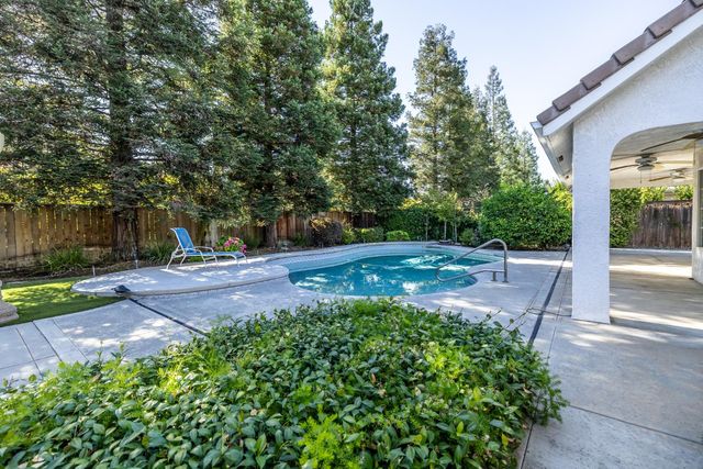 10235 N Rowell Avenue, Fresno, CA 93730