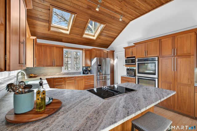 5 Riverhead Lane, East Lyme, CT 06333