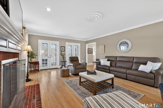 5 Riverhead Lane, East Lyme, CT 06333