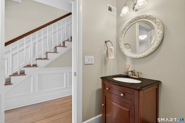 5 Riverhead Lane, East Lyme, CT 06333