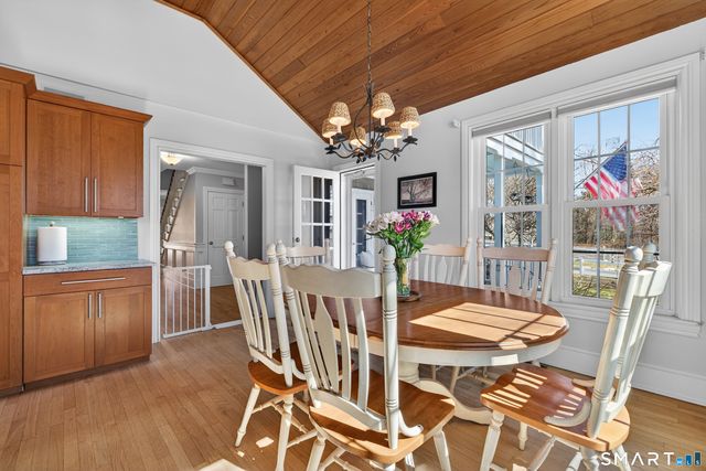 5 Riverhead Lane, East Lyme, CT 06333