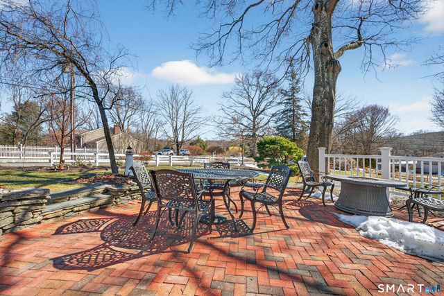 5 Riverhead Lane, East Lyme, CT 06333