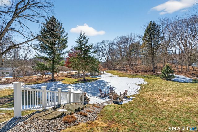 5 Riverhead Lane, East Lyme, CT 06333