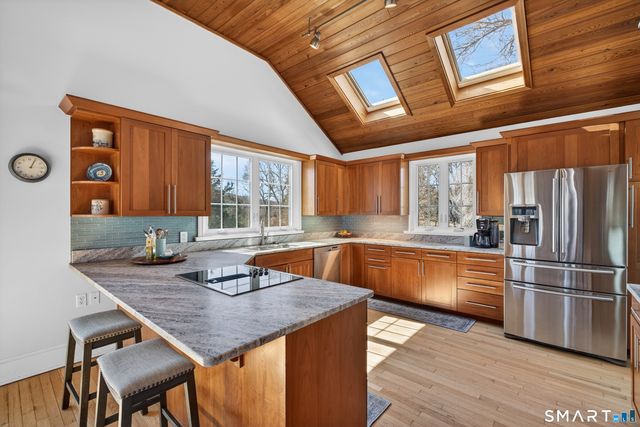 5 Riverhead Lane, East Lyme, CT 06333