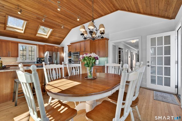 5 Riverhead Lane, East Lyme, CT 06333