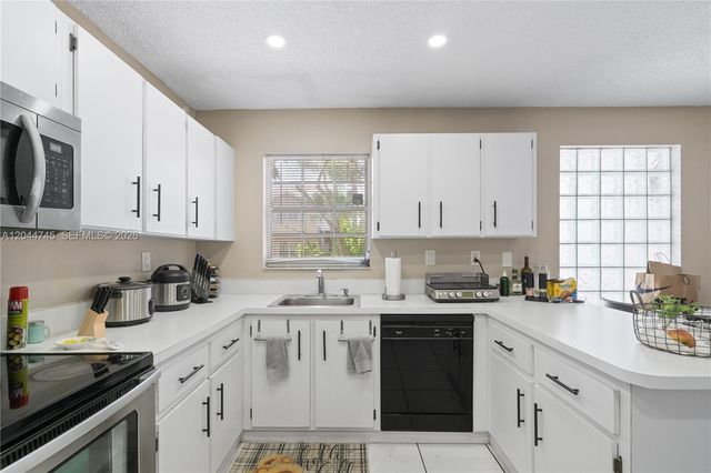 14606 SW 122nd Place 14606, Miami, FL 33186