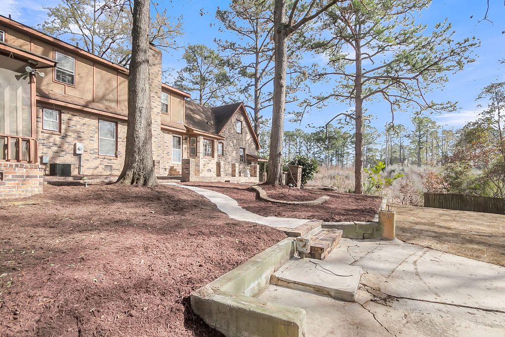 Image 12 of property listing at 700 Fairington Drive, Summerville, SC 29485