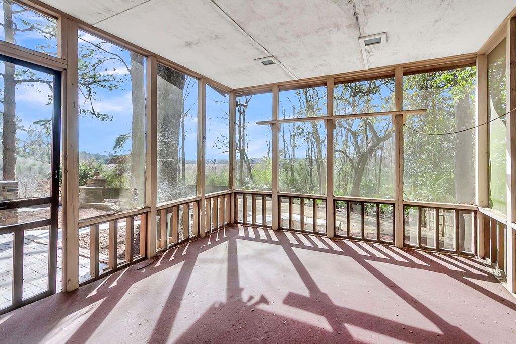 Image 14 of property listing at 700 Fairington Drive, Summerville, SC 29485