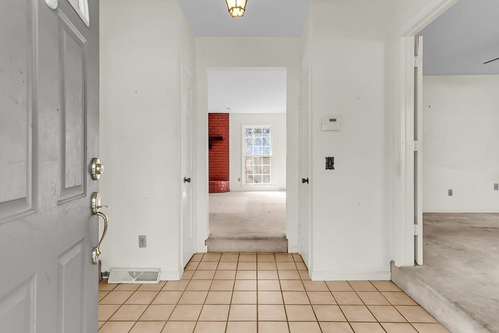 Image 15 of property listing at 700 Fairington Drive, Summerville, SC 29485