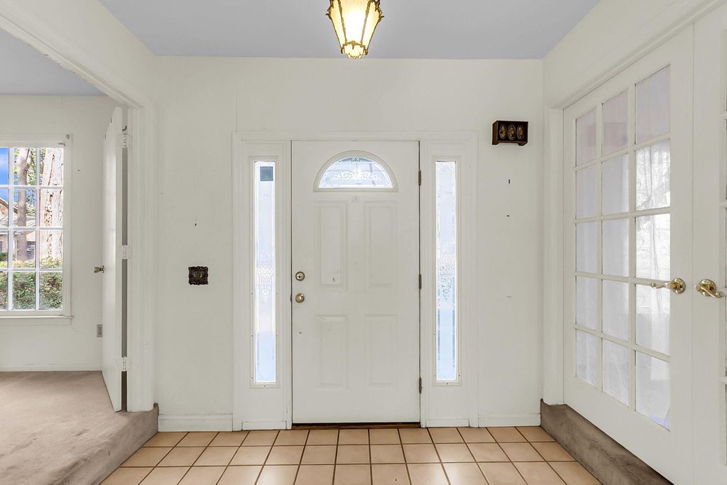 Image 16 of property listing at 700 Fairington Drive, Summerville, SC 29485