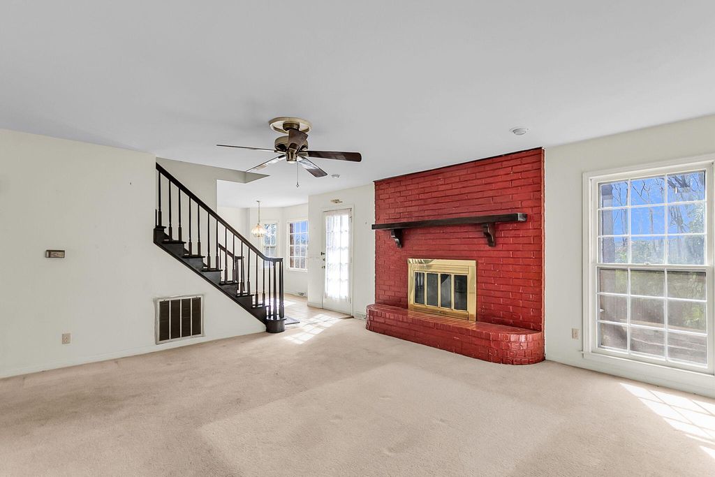 Image 17 of property listing at 700 Fairington Drive, Summerville, SC 29485