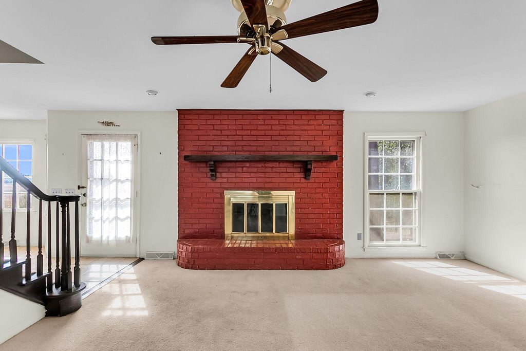 Image 18 of property listing at 700 Fairington Drive, Summerville, SC 29485