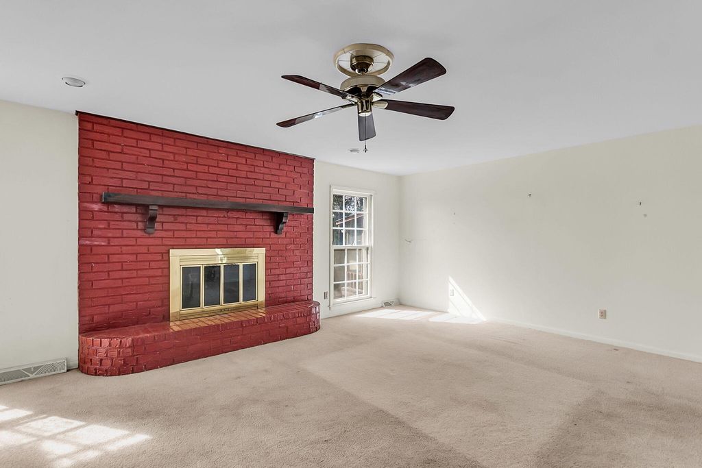 Image 19 of property listing at 700 Fairington Drive, Summerville, SC 29485