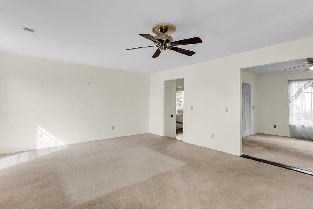 Image 20 of property listing at 700 Fairington Drive, Summerville, SC 29485