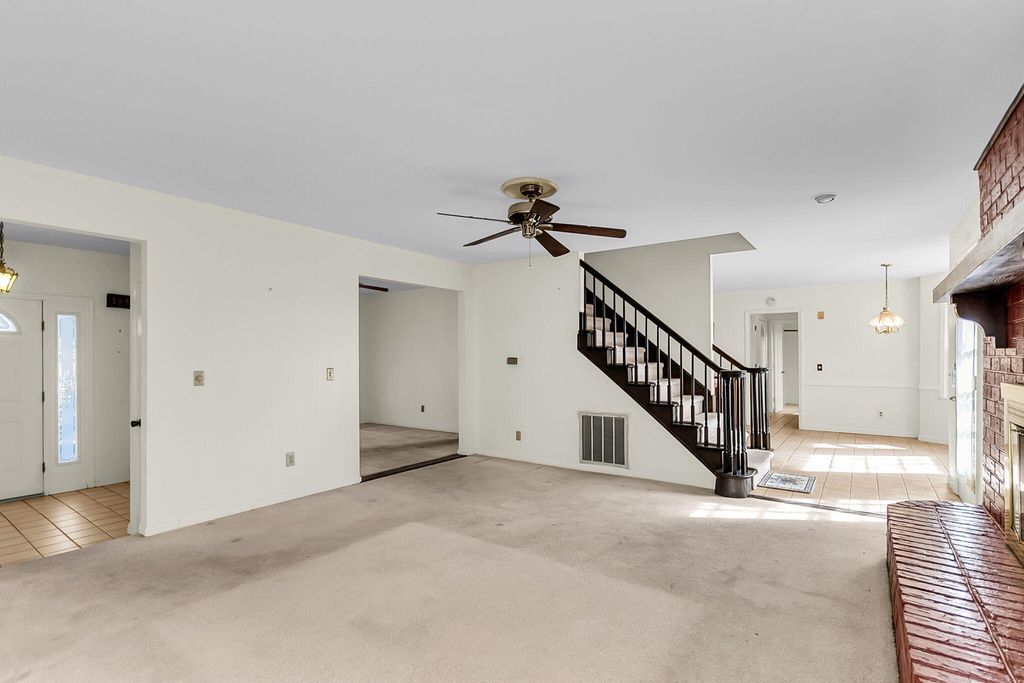 Image 21 of property listing at 700 Fairington Drive, Summerville, SC 29485