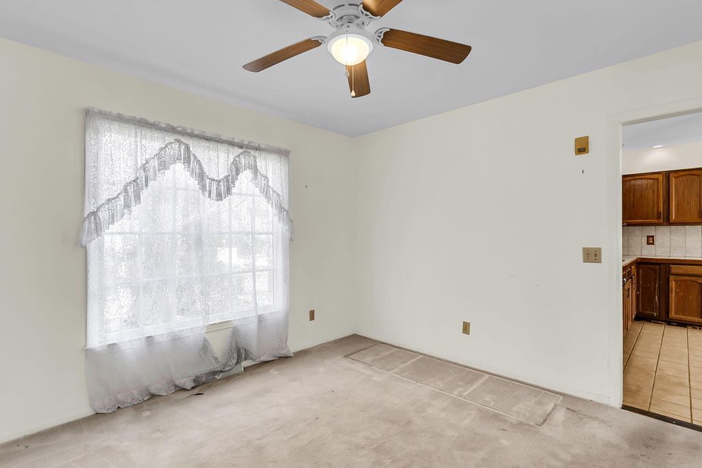 Image 23 of property listing at 700 Fairington Drive, Summerville, SC 29485