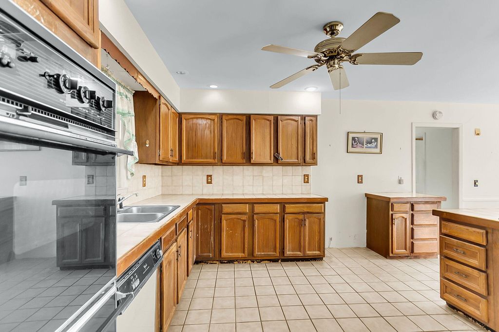 Image 25 of property listing at 700 Fairington Drive, Summerville, SC 29485