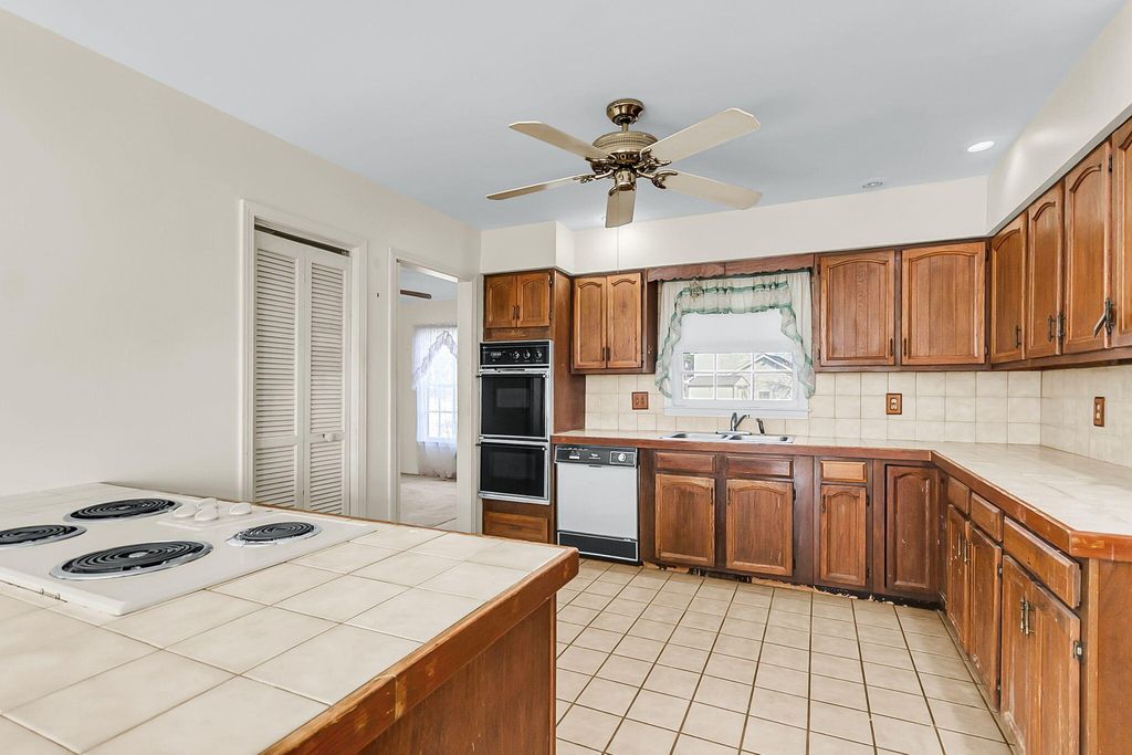 Image 27 of property listing at 700 Fairington Drive, Summerville, SC 29485
