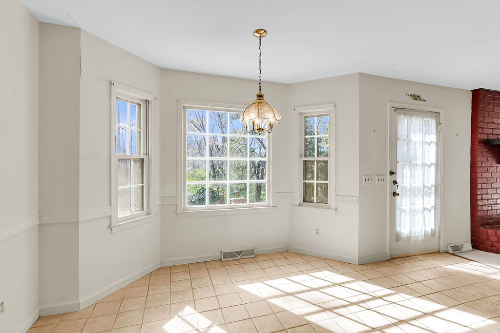 Image 30 of property listing at 700 Fairington Drive, Summerville, SC 29485