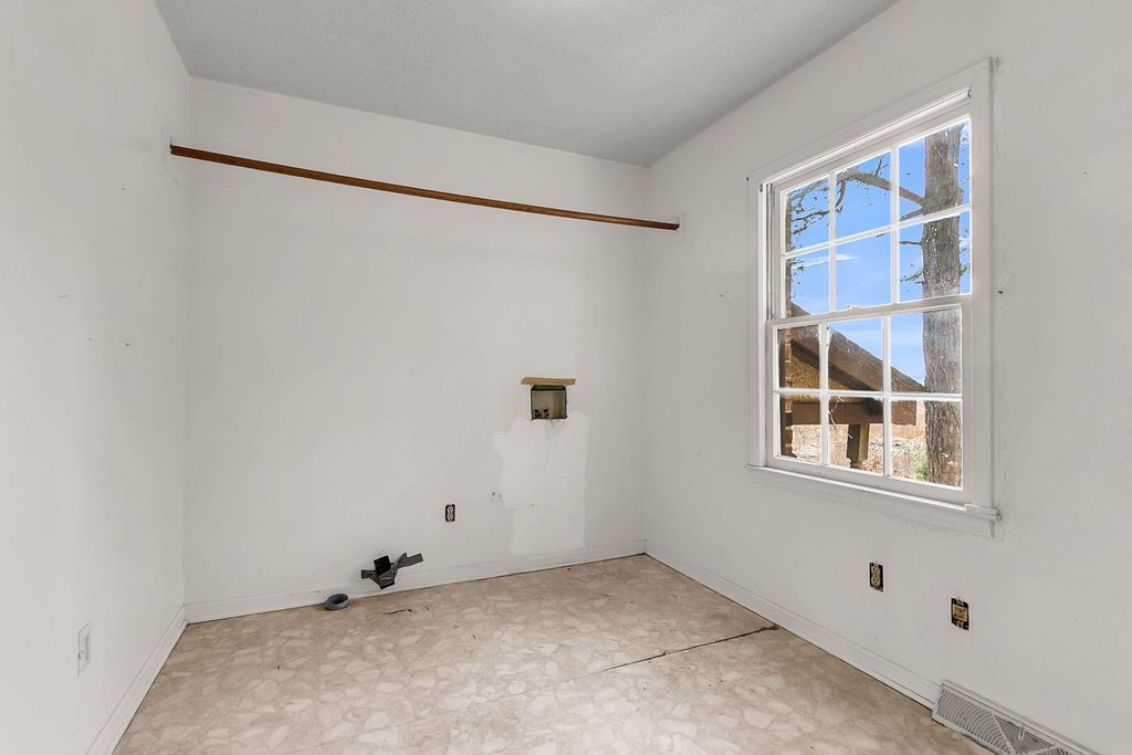 Image 32 of property listing at 700 Fairington Drive, Summerville, SC 29485