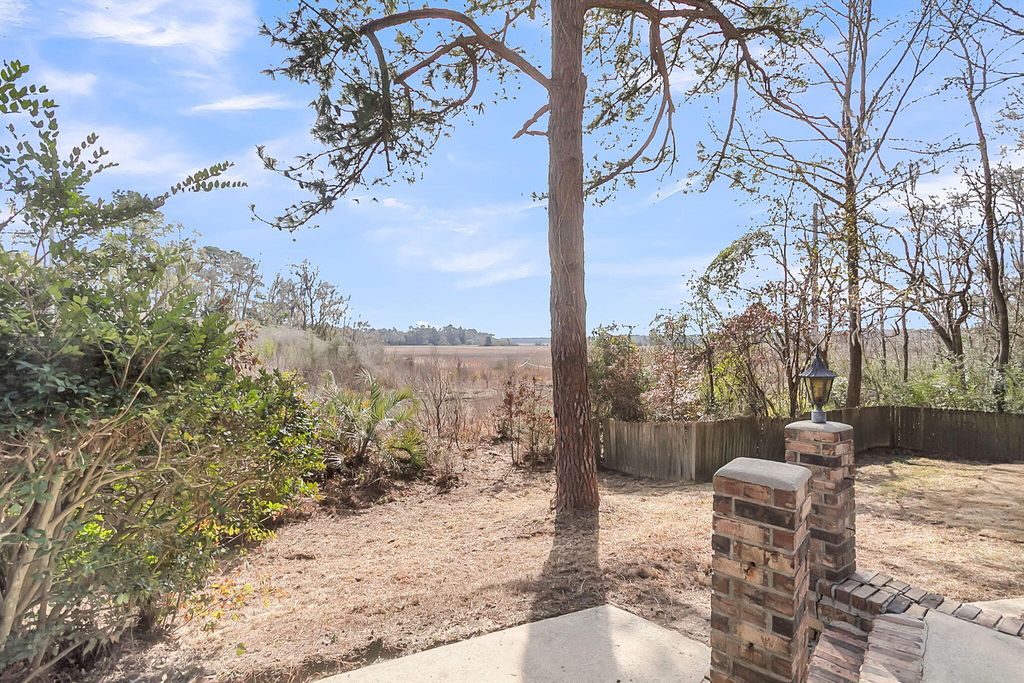 Image 7 of property listing at 700 Fairington Drive, Summerville, SC 29485