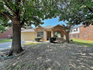 5939 Waterford Drive, Grand Prairie, TX 75052