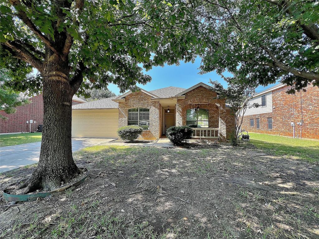 5939 Waterford Drive, Grand Prairie, TX 75052