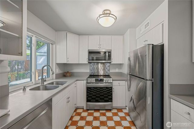 12086 NE 137th Court, Kirkland, WA 98034