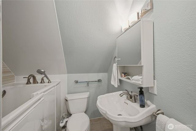 12086 NE 137th Court, Kirkland, WA 98034