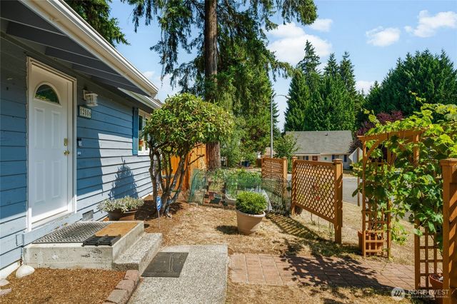 12086 NE 137th Court, Kirkland, WA 98034