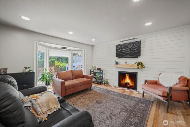 12086 NE 137th Court, Kirkland, WA 98034