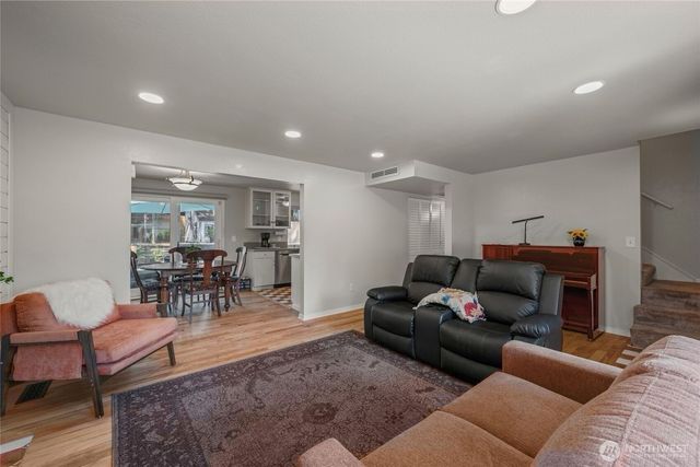 12086 NE 137th Court, Kirkland, WA 98034