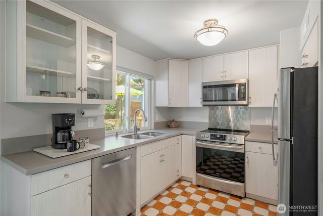 12086 NE 137th Court, Kirkland, WA 98034